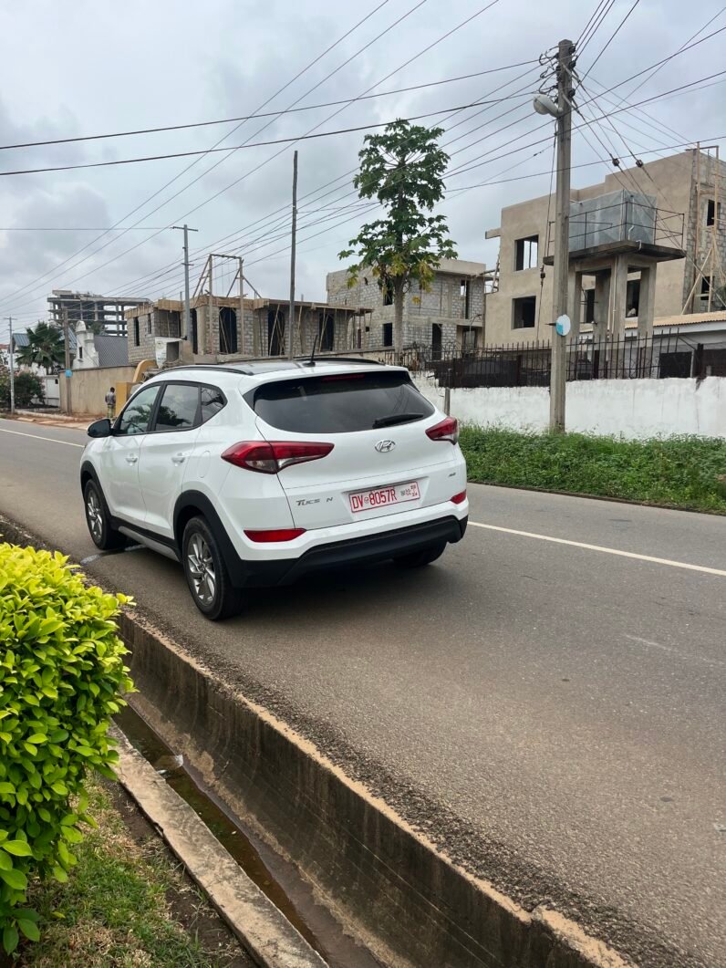 
								Hyundai Tucson 2017 Sports full									