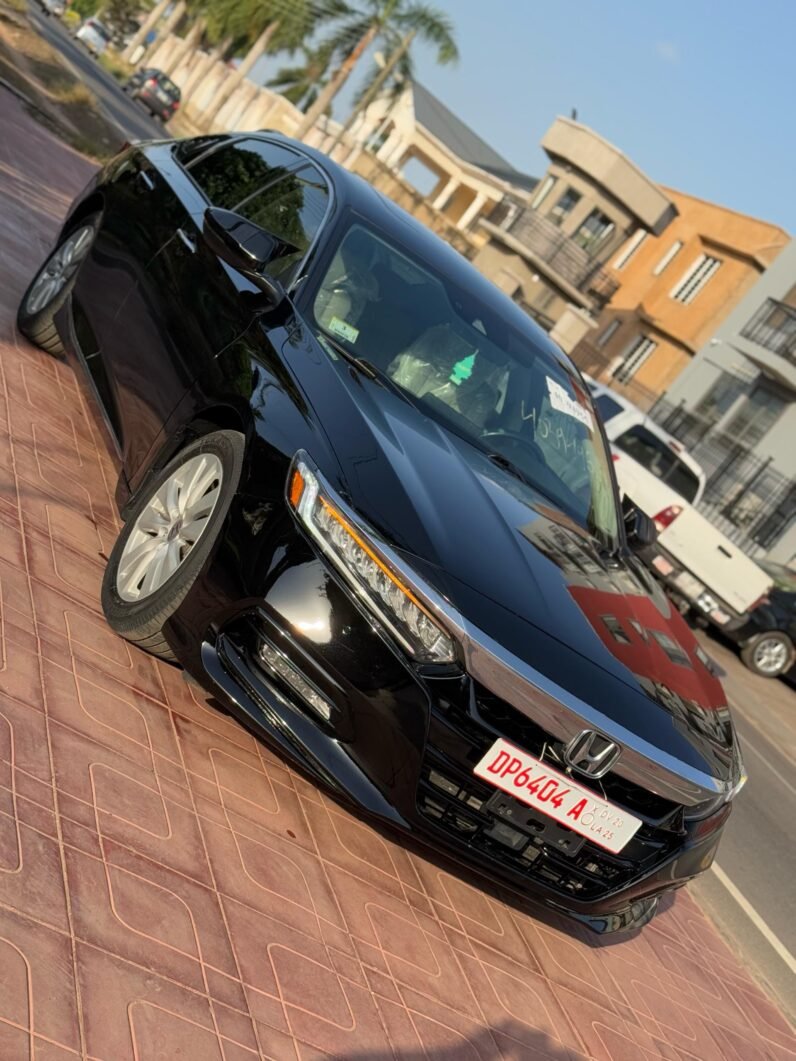 
								2018 Honda Accord Touring full									