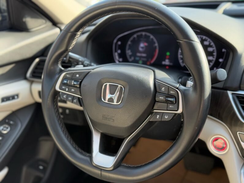 
								2018 Honda Accord Touring full									