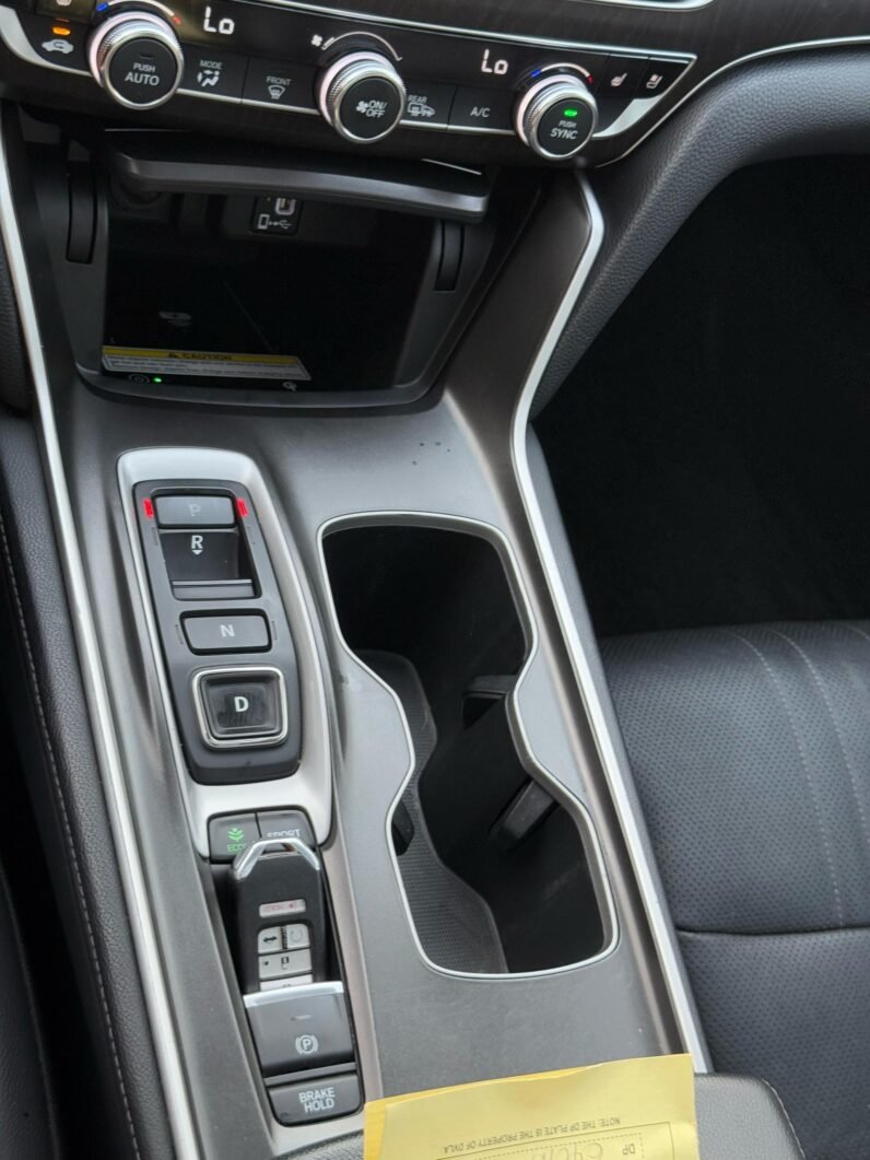 
								2018 Honda Accord Touring 2.0T full									