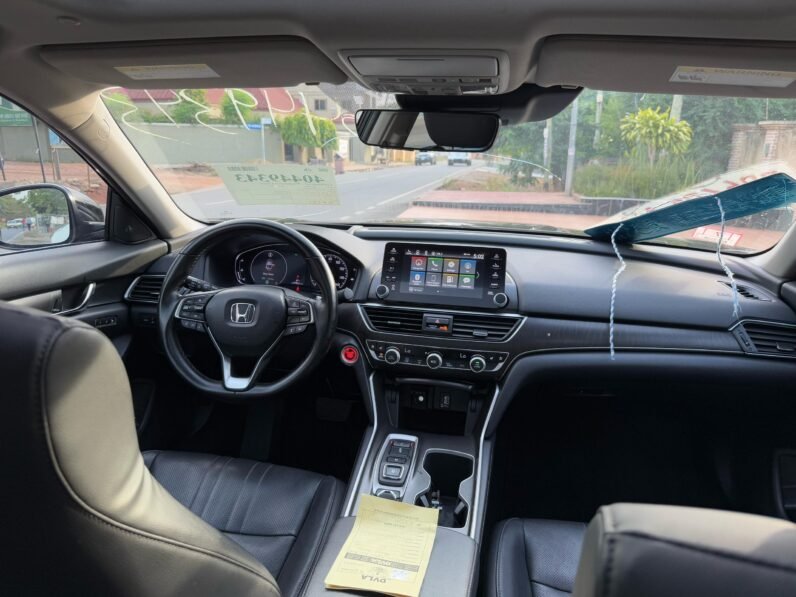 
								2018 Honda Accord Touring 2.0T full									