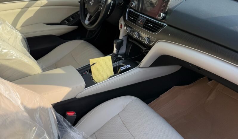 
								2018 Honda Accord Touring full									