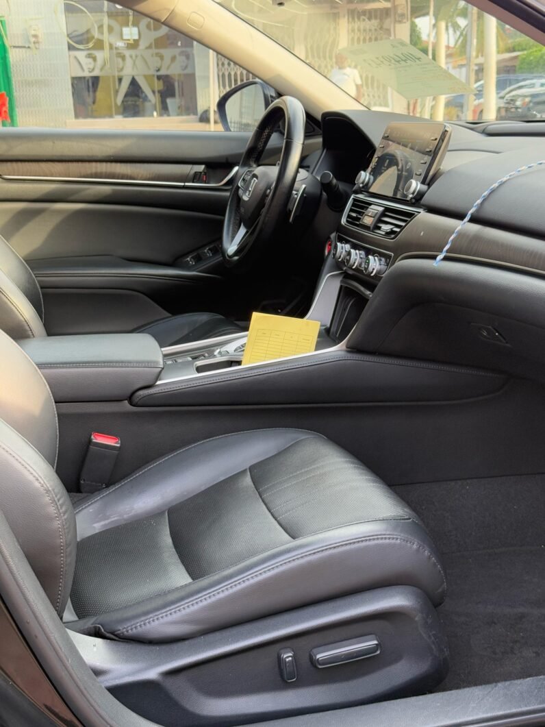 
								2018 Honda Accord Touring 2.0T full									