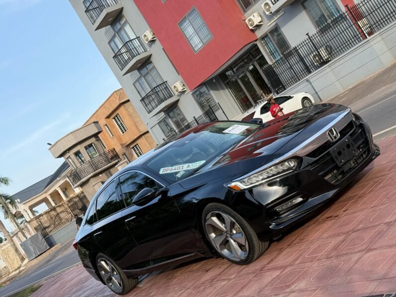 
								2018 Honda Accord Touring 2.0T full									