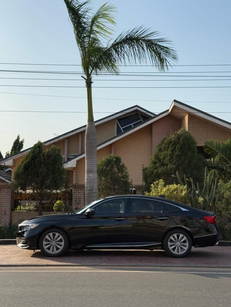 
								2018 Honda Accord Touring full									