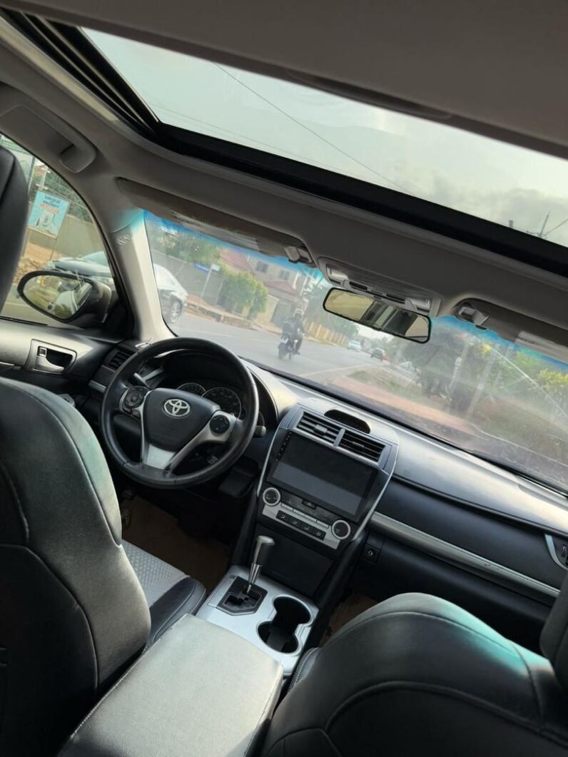 
								2014 Toyota Camry SE full									