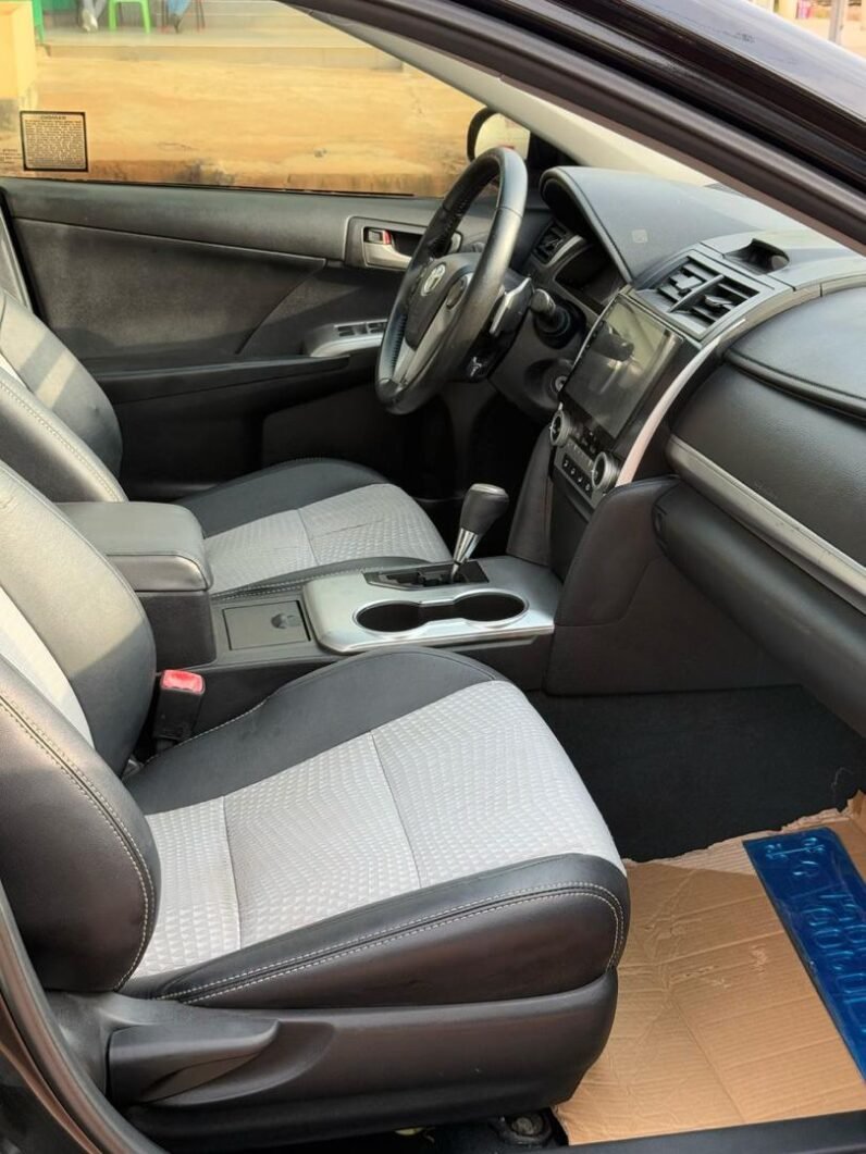 
								2014 Toyota Camry SE full									