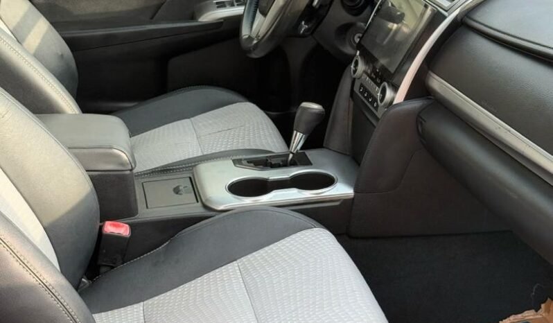 
								2014 Toyota Camry SE full									