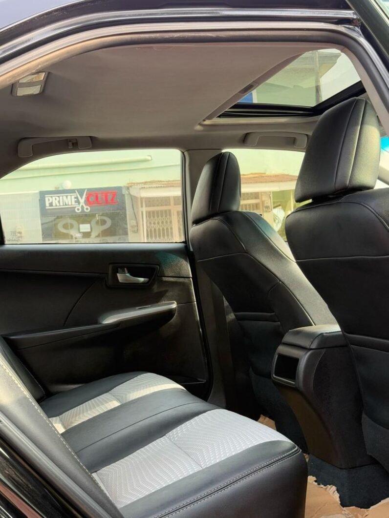 
								2014 Toyota Camry SE full									