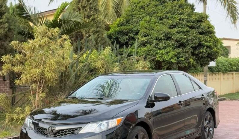 
								2014 Toyota Camry SE full									