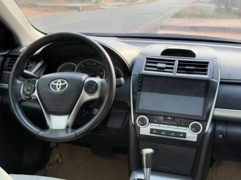 
								2014 Toyota Camry SE full									