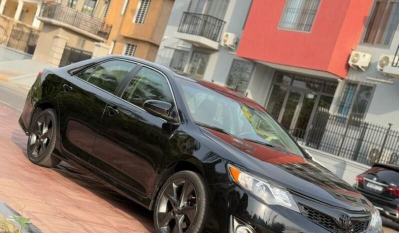 
								2014 Toyota Camry SE full									