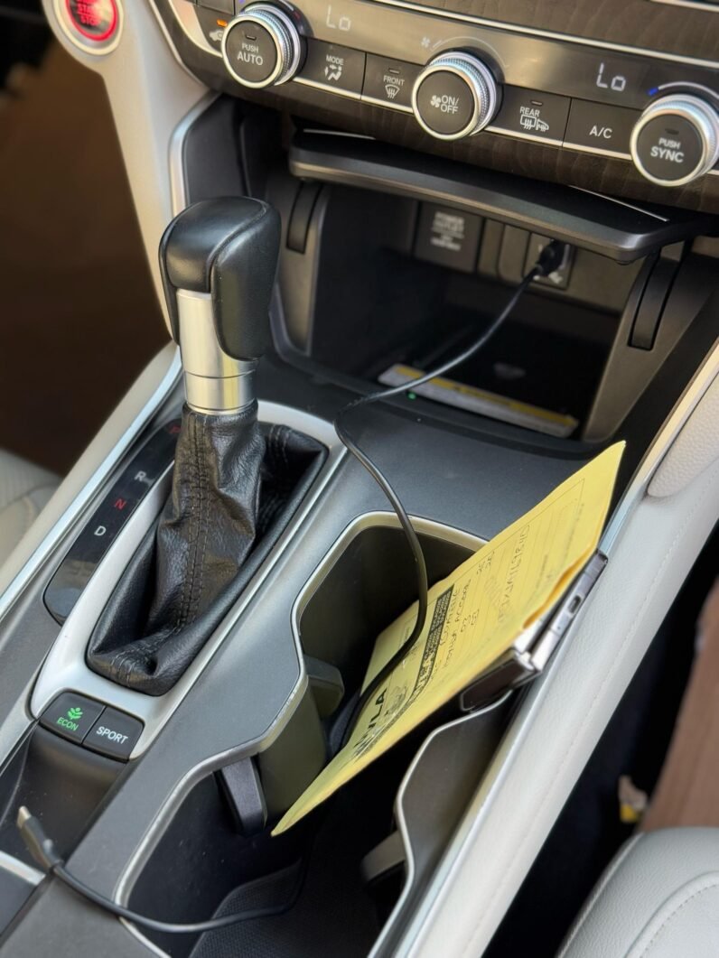 
								2018 Honda Accord Touring full									