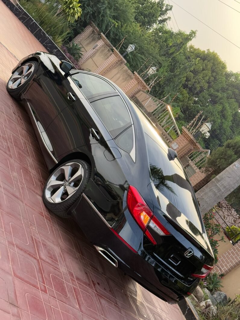 
								2018 Honda Accord Touring 2.0T full									