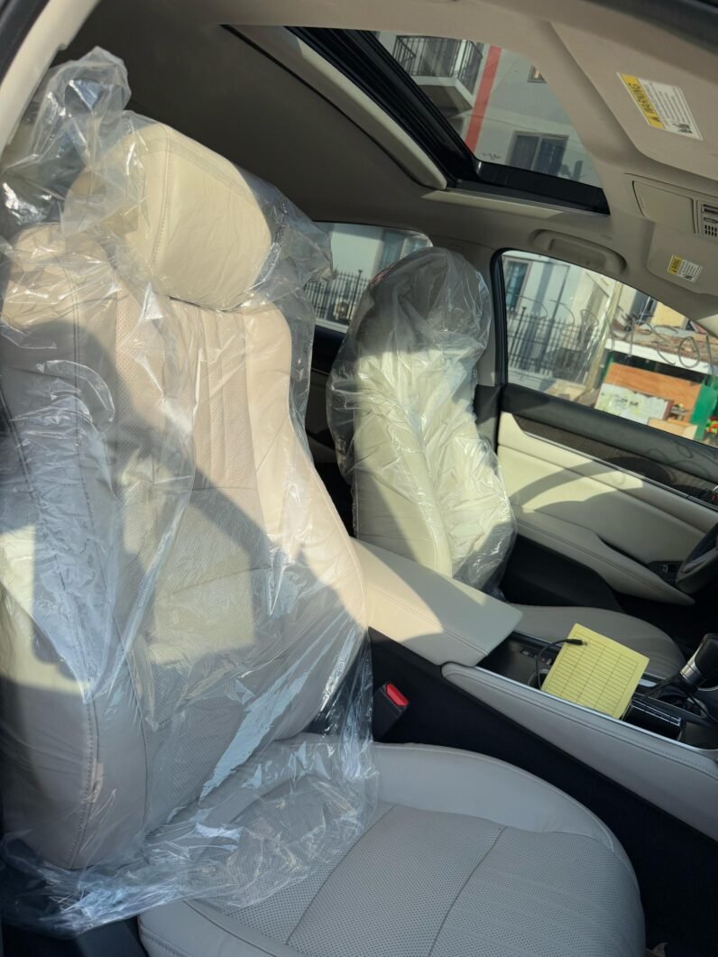 
								2018 Honda Accord Touring full									